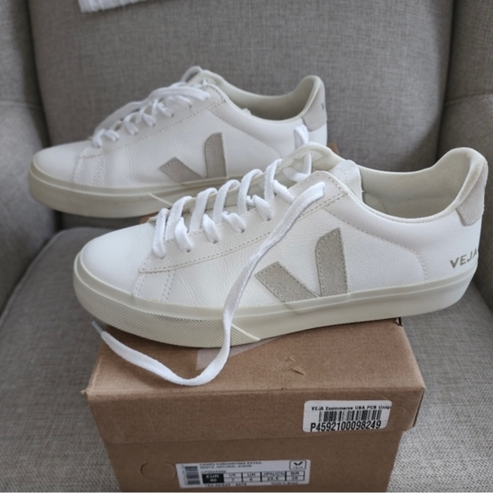 EUC men’s Veja sneakers